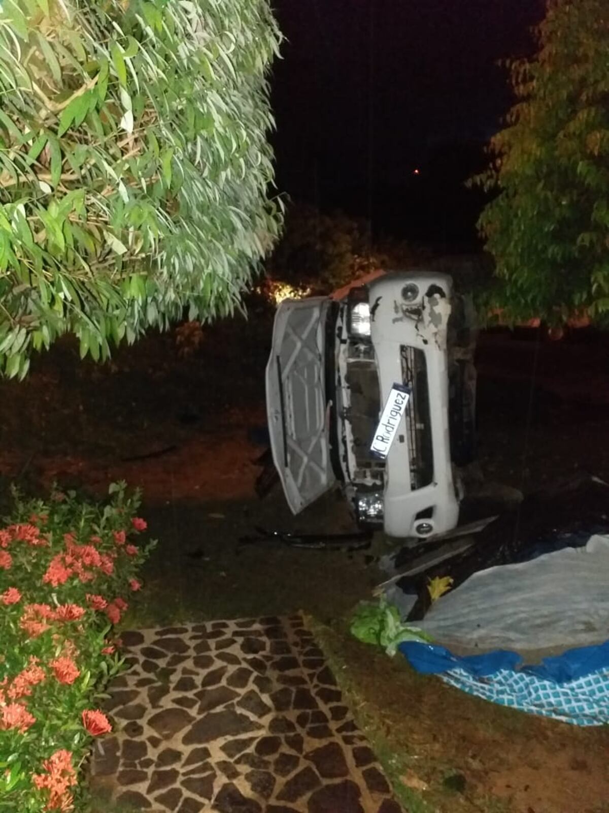 A las tres de la madrugada de este Viernes Santo  perdió el control de su vehículo