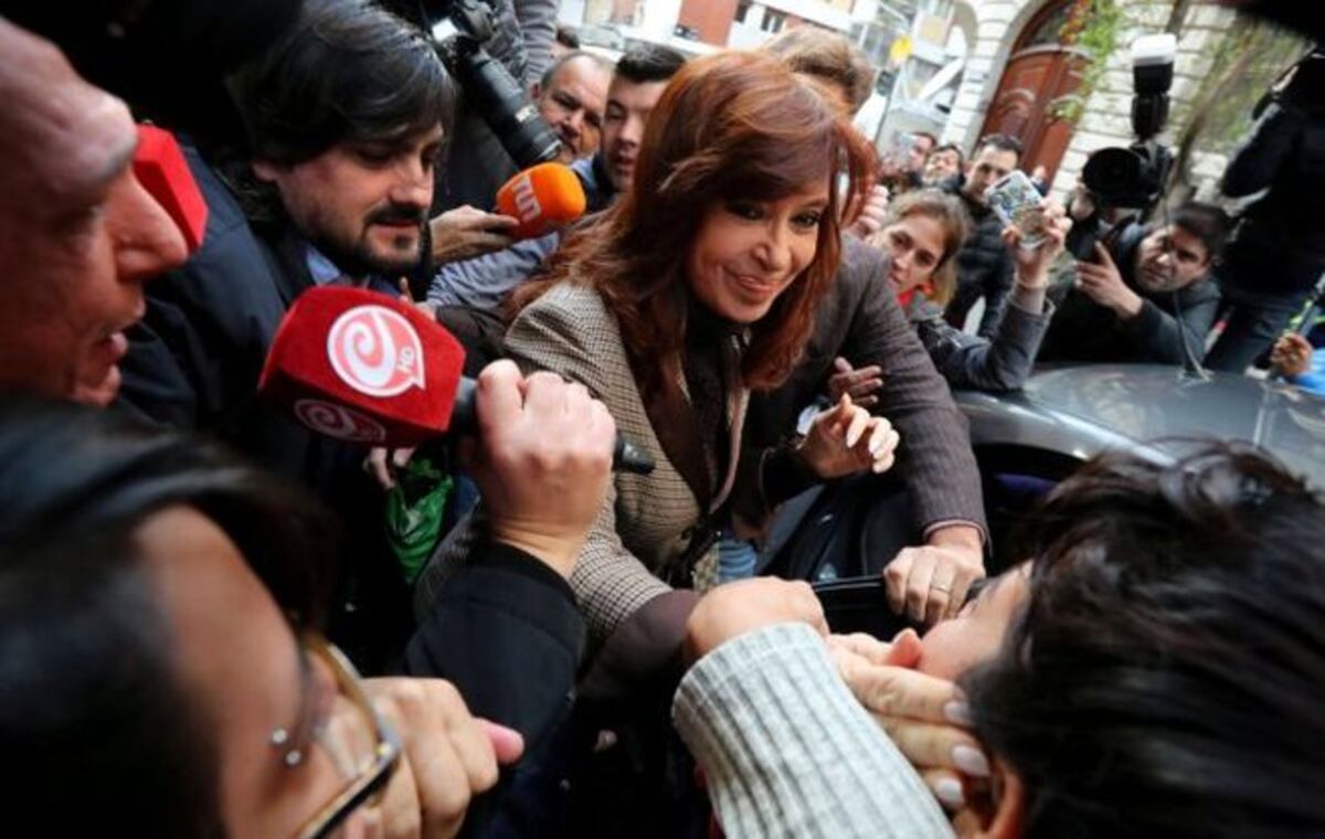 Cristina Fernández comparece ante la Justicia por presunta red de sobornos