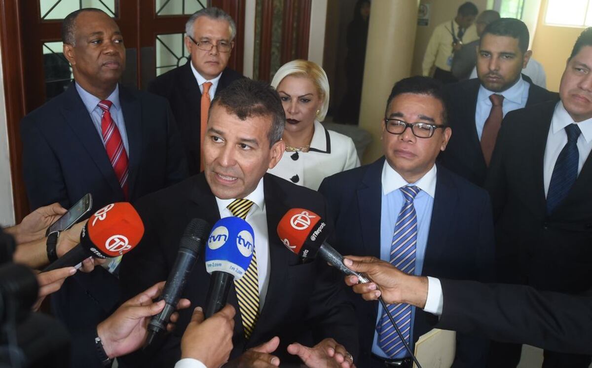 Ordenan receso para que Martinelli tenga oportunidad de comparecer