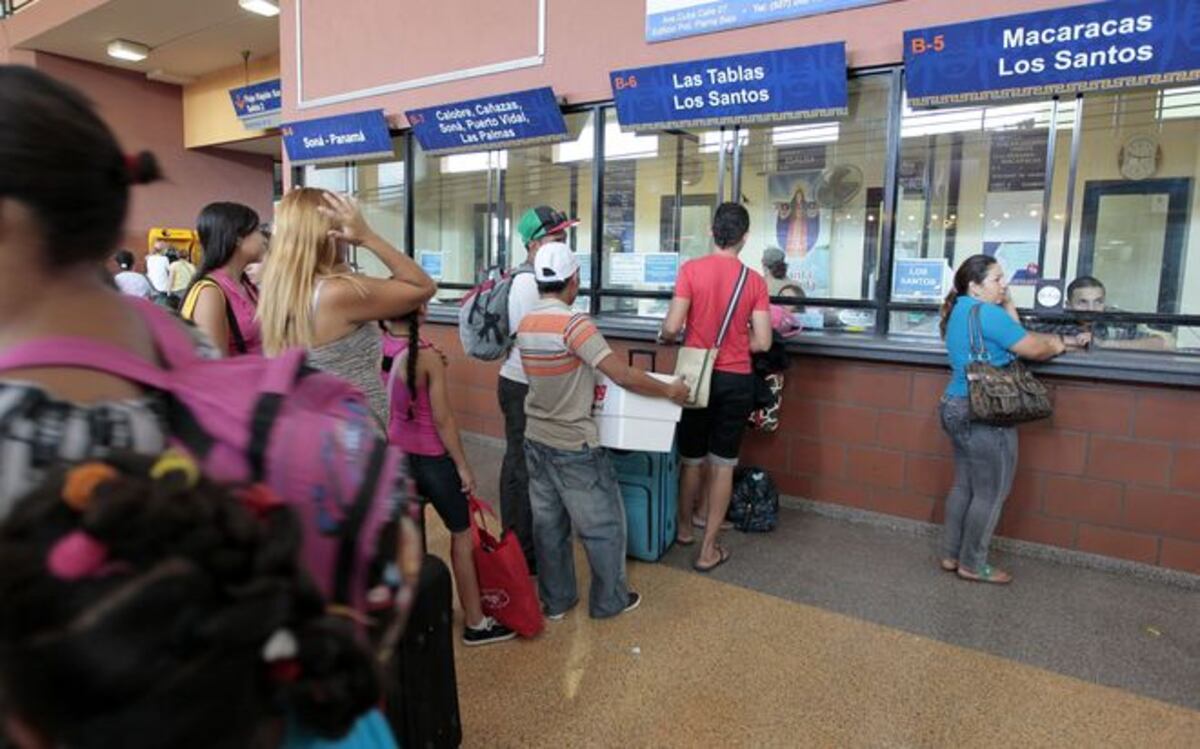 Panameños inician éxodo por carnavales