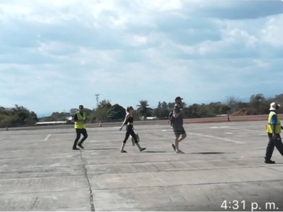 ¡Callaitos! Miley Cyrus, su novio Liam Hemsworth y Matt Damon arriban a Chiriquí