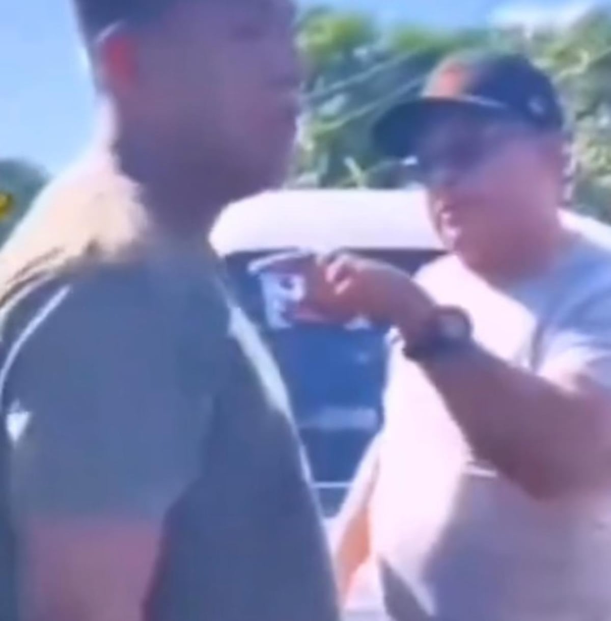 Se pasan de lisos: venezolanos golpearon a vendedor panameño y terminan expulsados del país