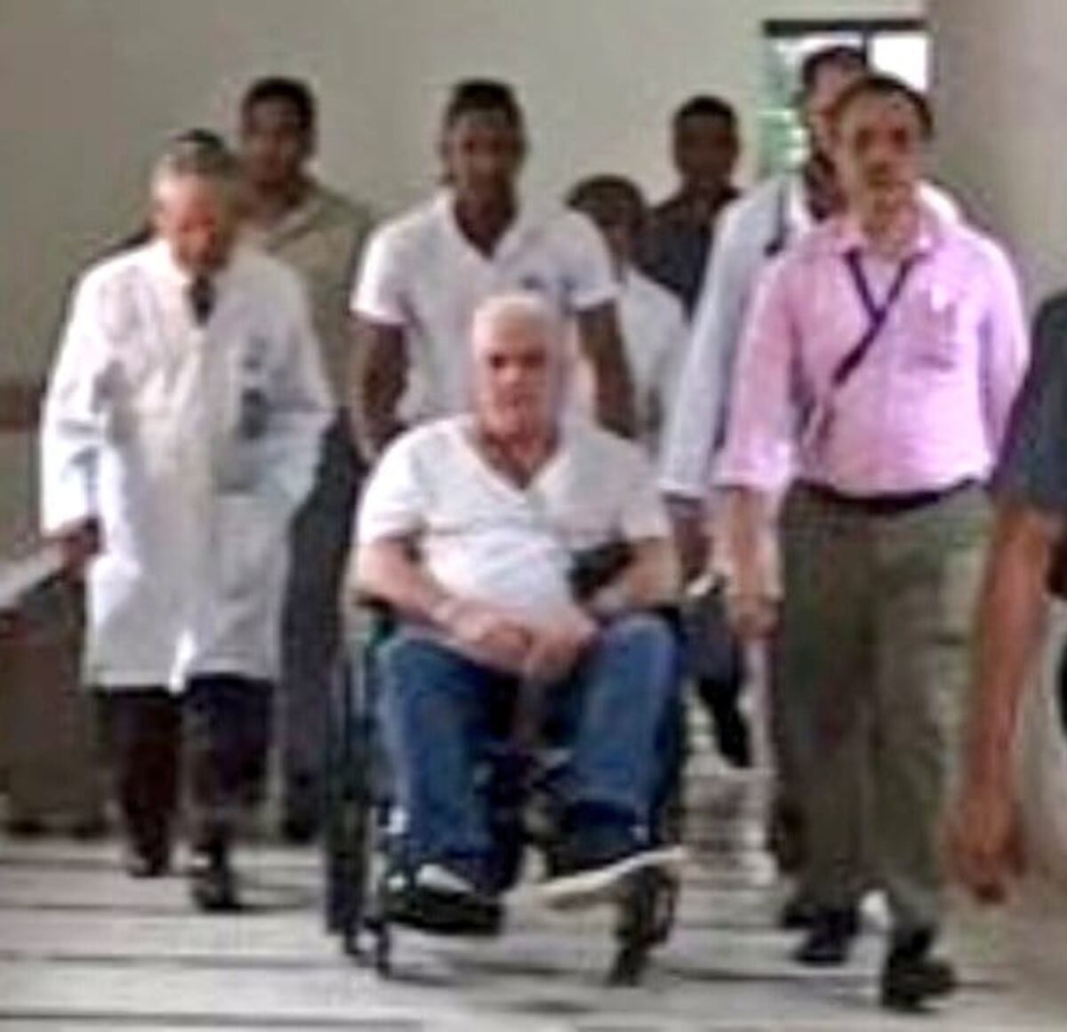 Martinelli fue dado de alta,regresó a prisión y ya no saludaba a las cámaras