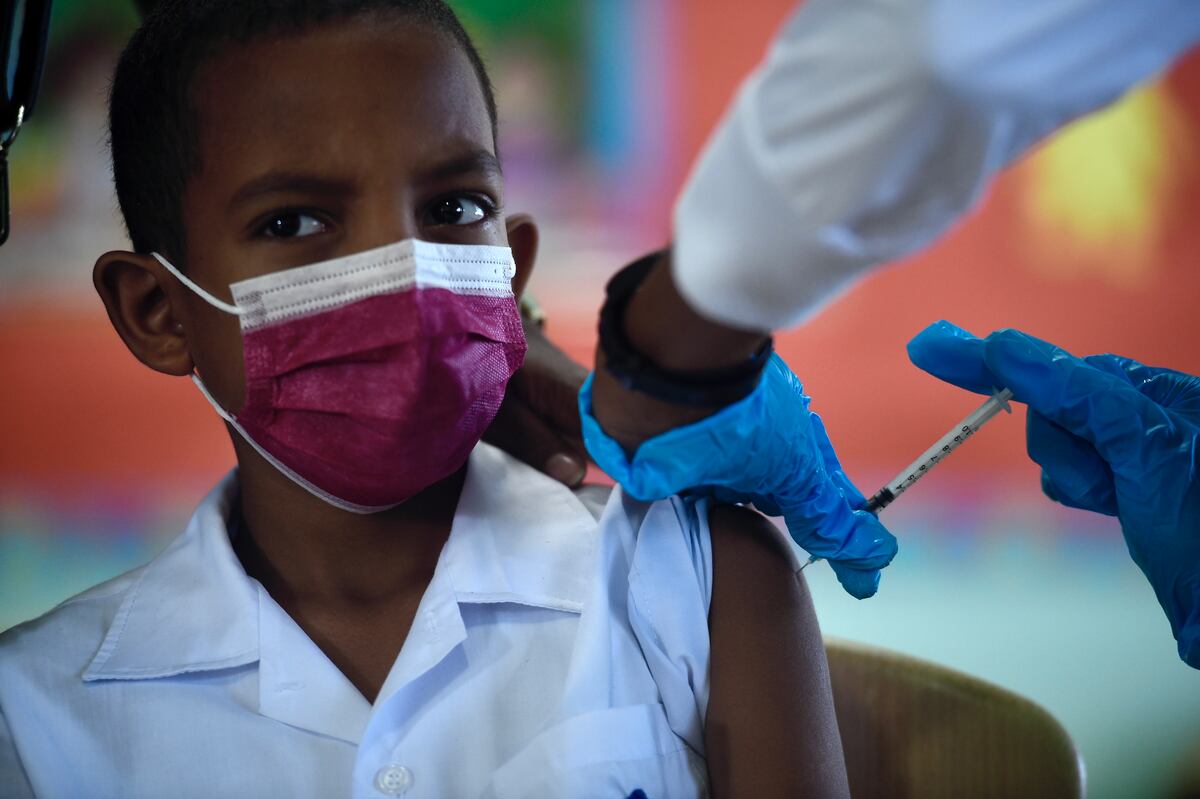 Llega lote de 252,000 dosis pediátricas contra la covid-19