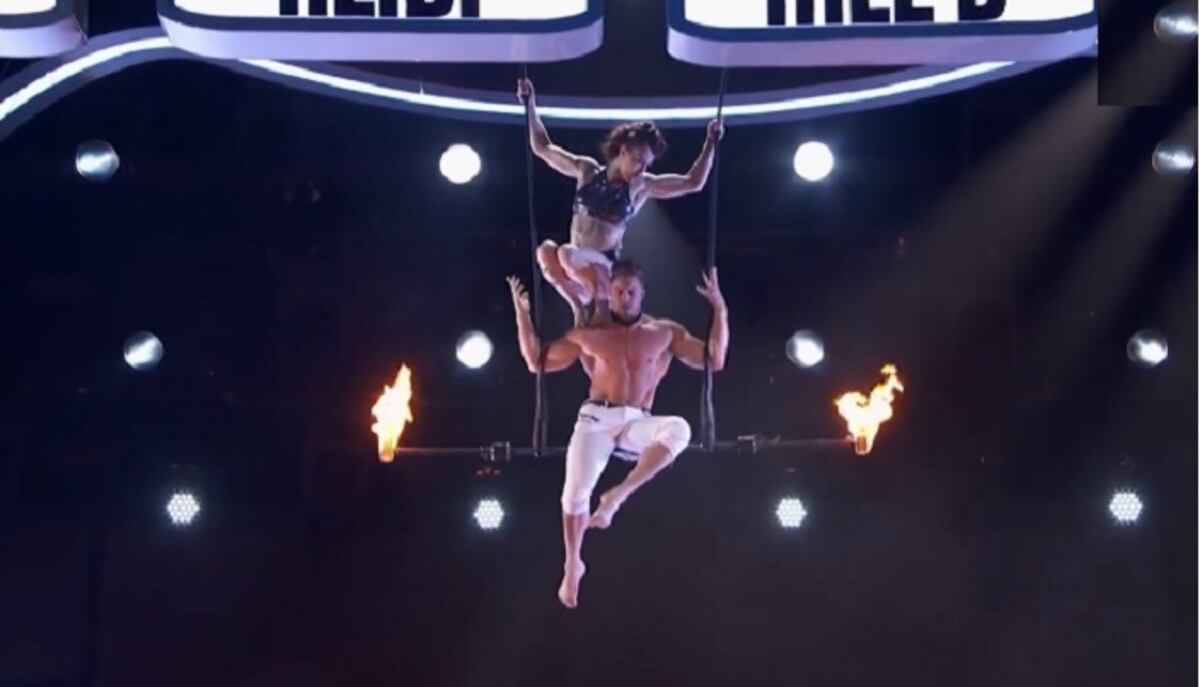 Una mujer malabarista sufre accidente en show de America's Got Talent (VIDEO)