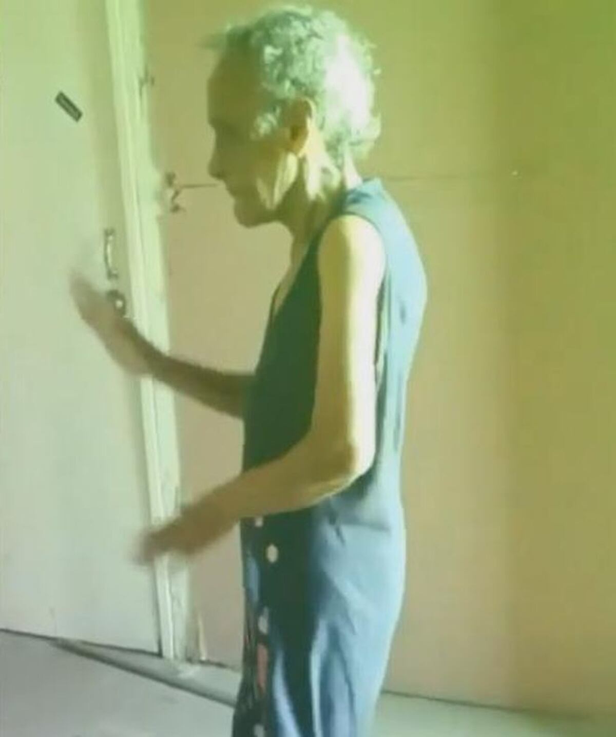 ¡AY, POR DIOS! Abuelita hizo #larusachallenge,baila,mete piquete al paso La Rusa