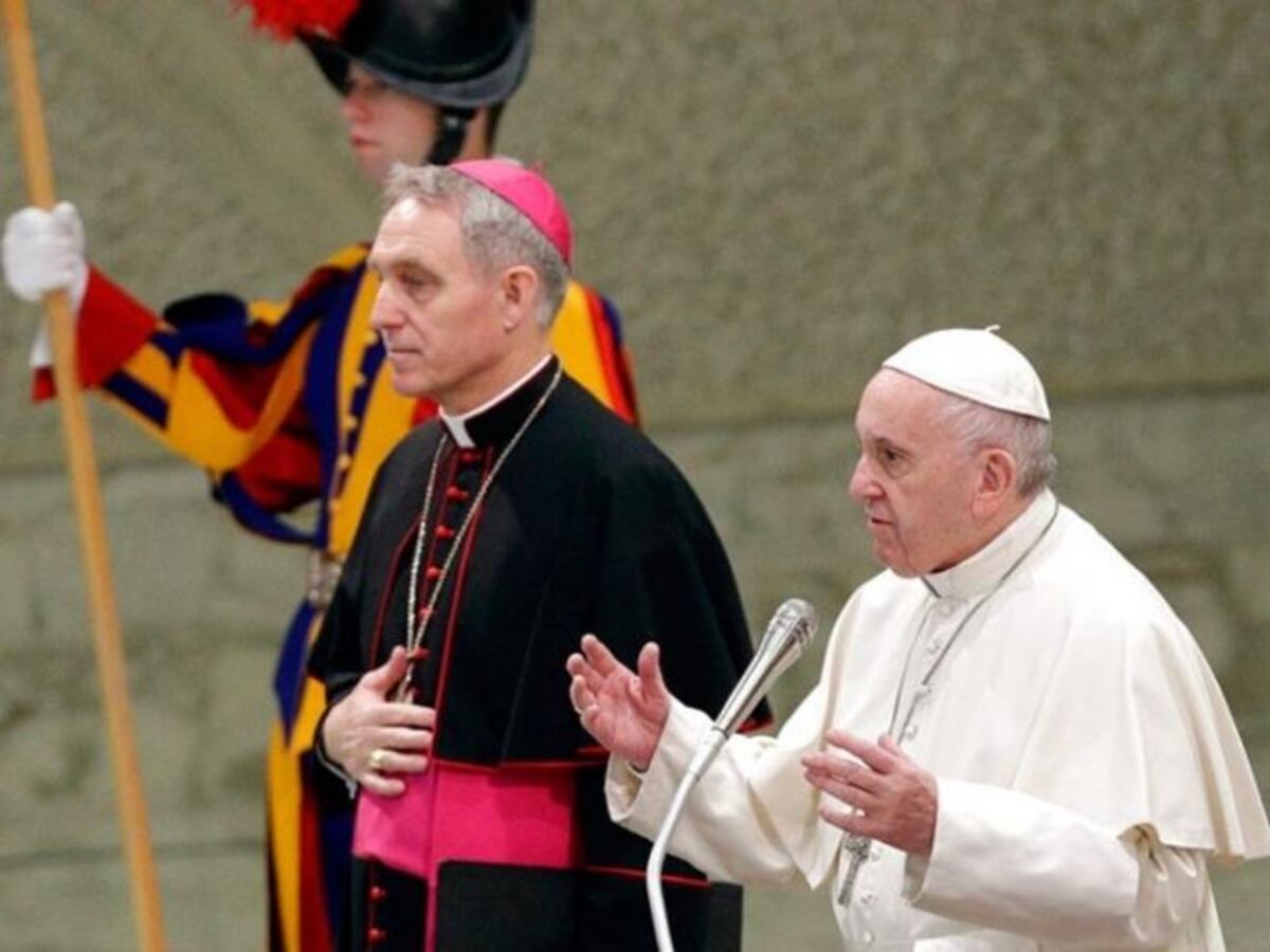 Papa avala histerectomía si útero no es viable para embarazo