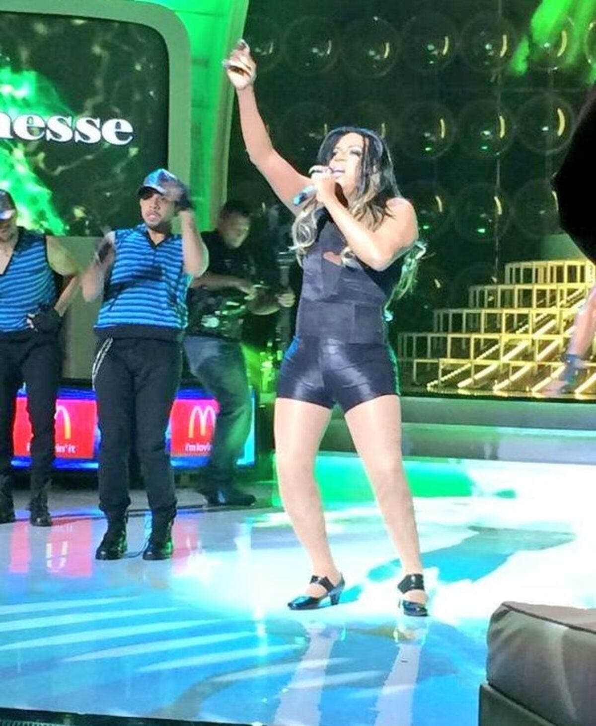 ¿Y el anillo pa' cuándo? Shebelut causó revuelo como J.Lo. Dimes y diretes.Video