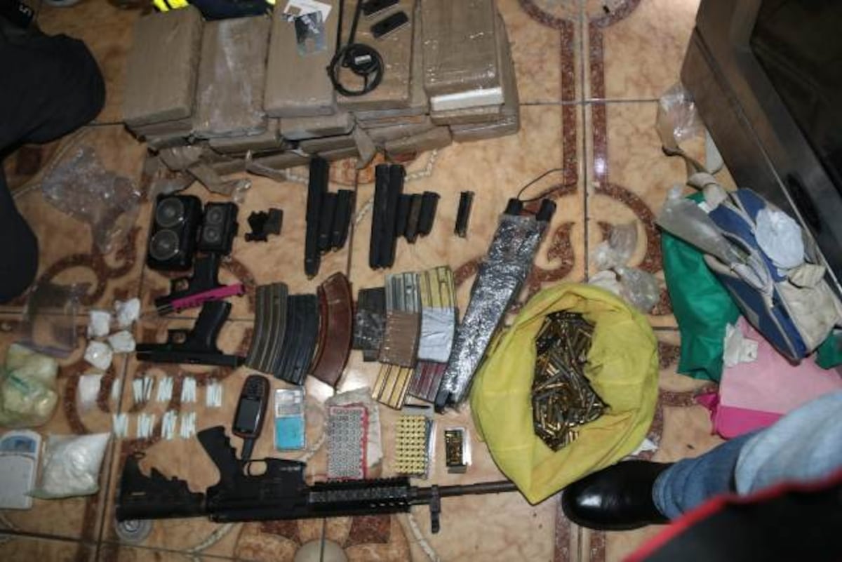 Decretan medidas cautelares a dos ciudadanos por delitos de droga y armas en Boca la Caja