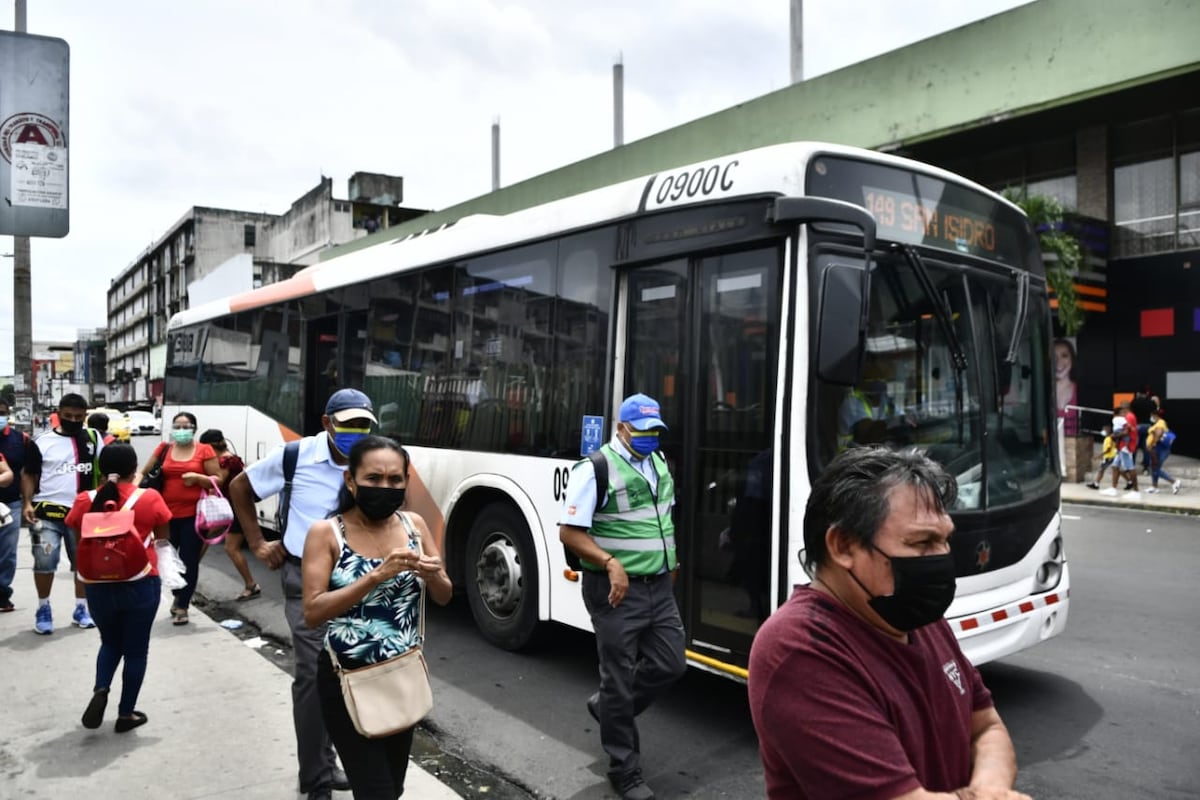 Llegan a acuerdo. Metrobuses suspenden huelga de este lunes