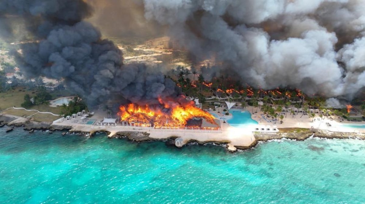 Incendio en lujoso resort de República Dominicana deja una turista muerta y más de mil 700 evacuados