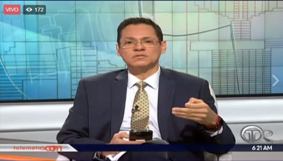 Multan a Álvaro Alvarado por usar celular al conducir.Pero cae en lío la  ATTT