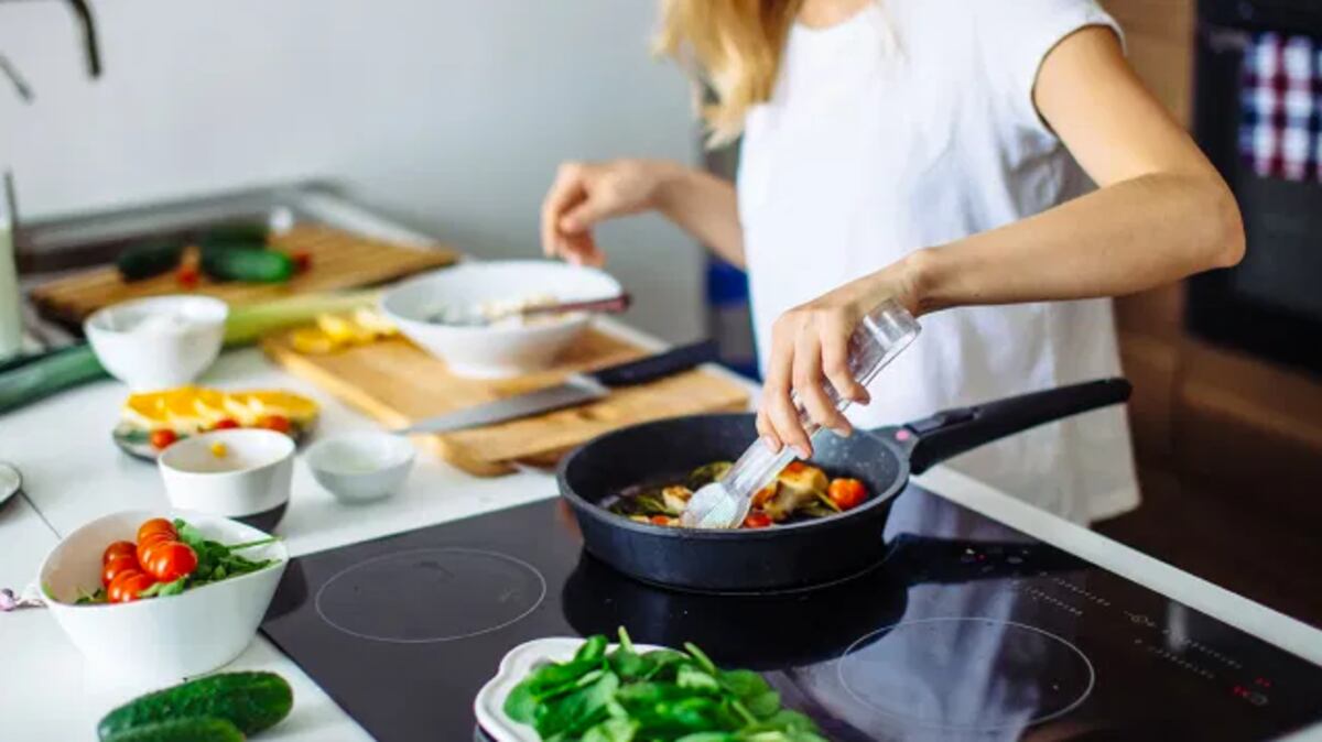 A freír menos. Cuidados que debes tener con la ventilación de tu cocina para evitar la contaminación