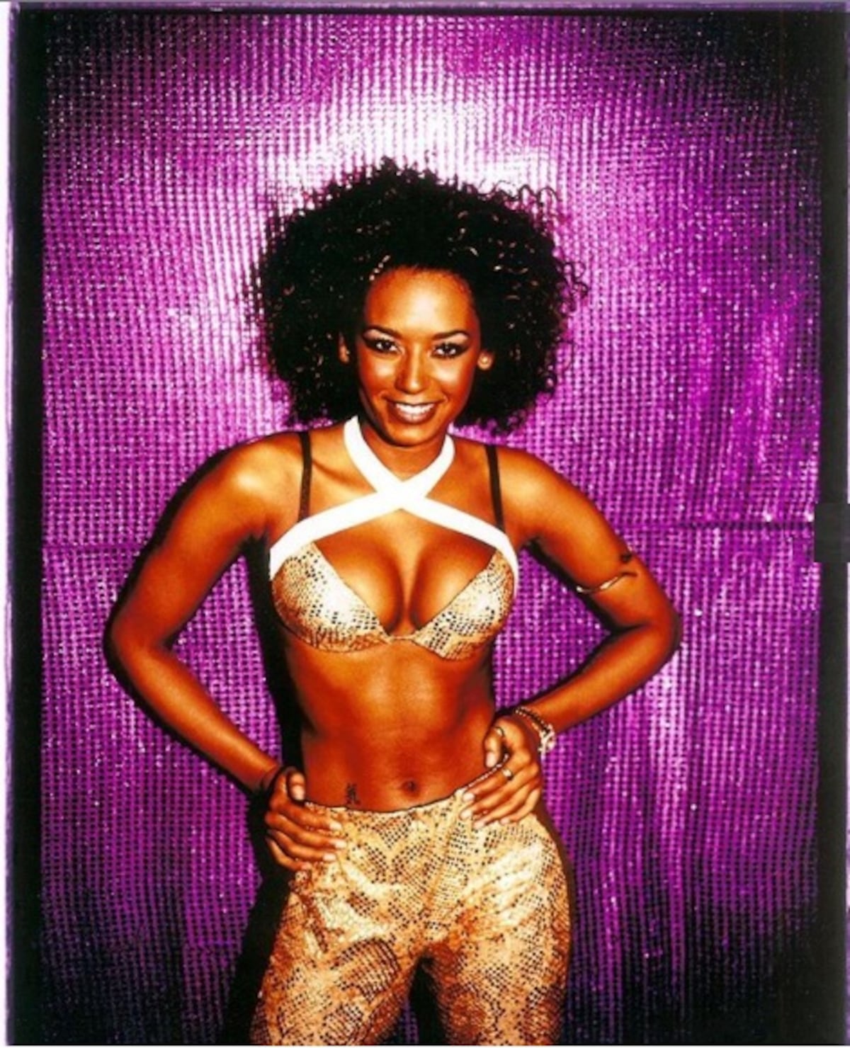 Mel C de las Spice Girls confiesa que mantuvo relación con una de sus compañeras