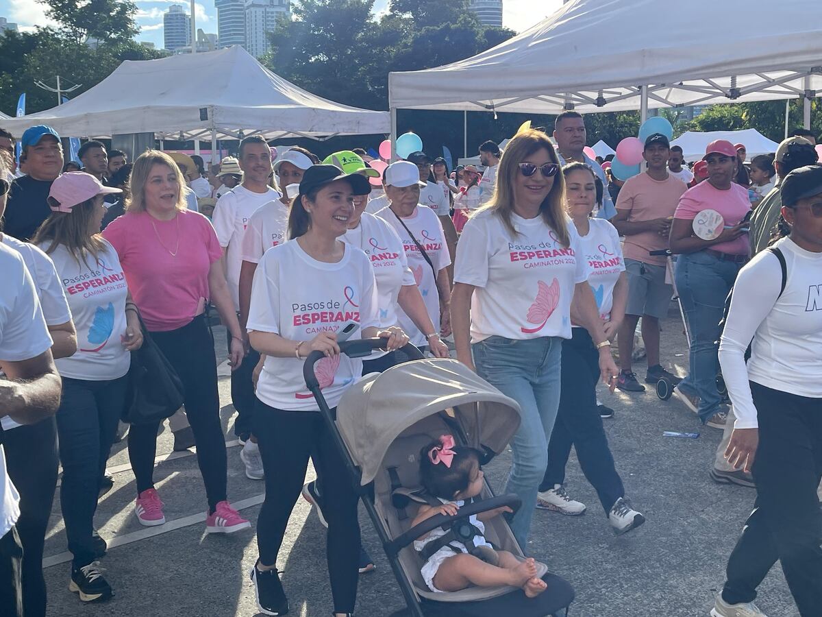 Caminatón despide el mes de la cinta rosada y celeste con amor y solidaridad