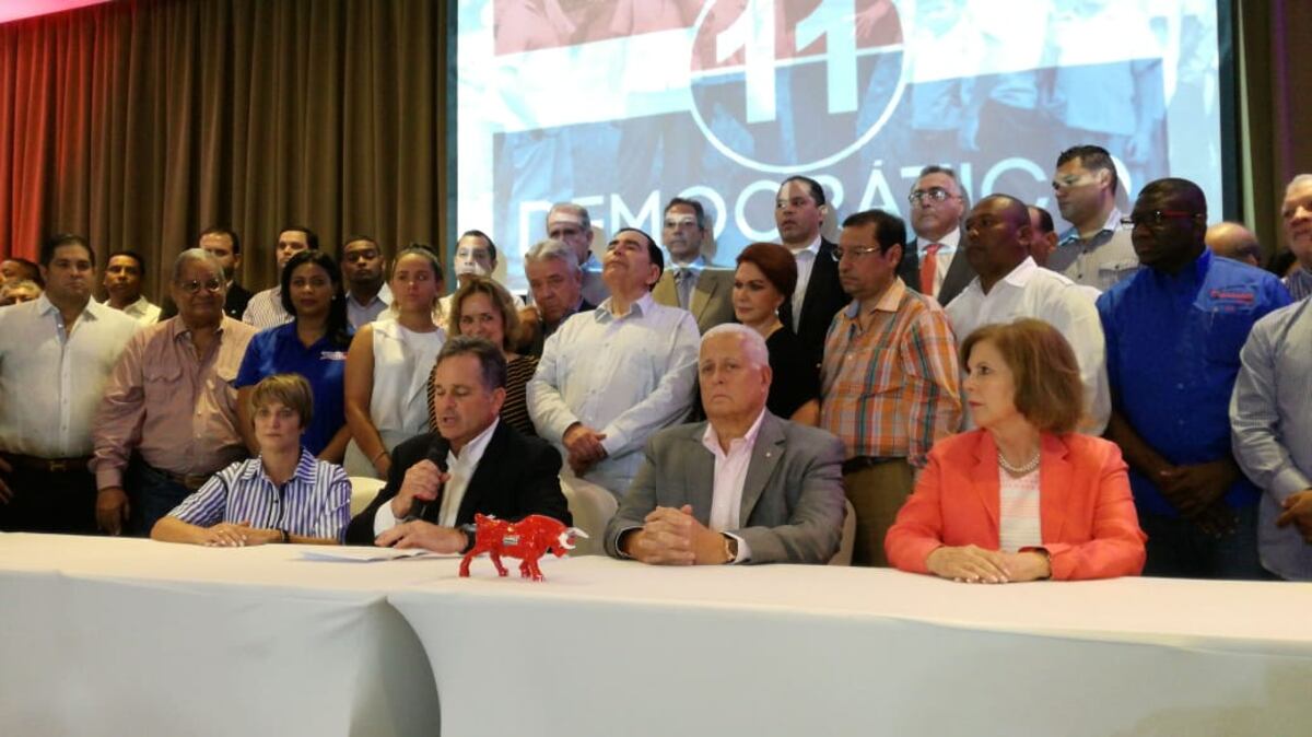 Navarro declina. Apoya a Pérez Balladares para elección del 16 de septiembre