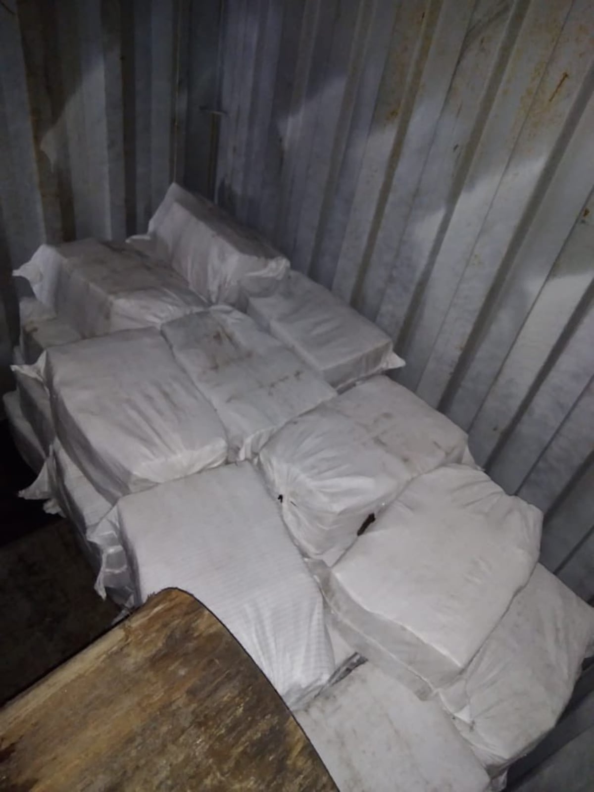 Decomisan más de mil paquetes de droga en un puerto de Colón