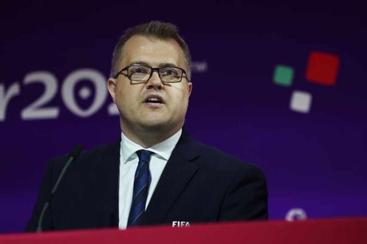 Alto directivo de FIFA no lo ocultó más y confesó que es gay