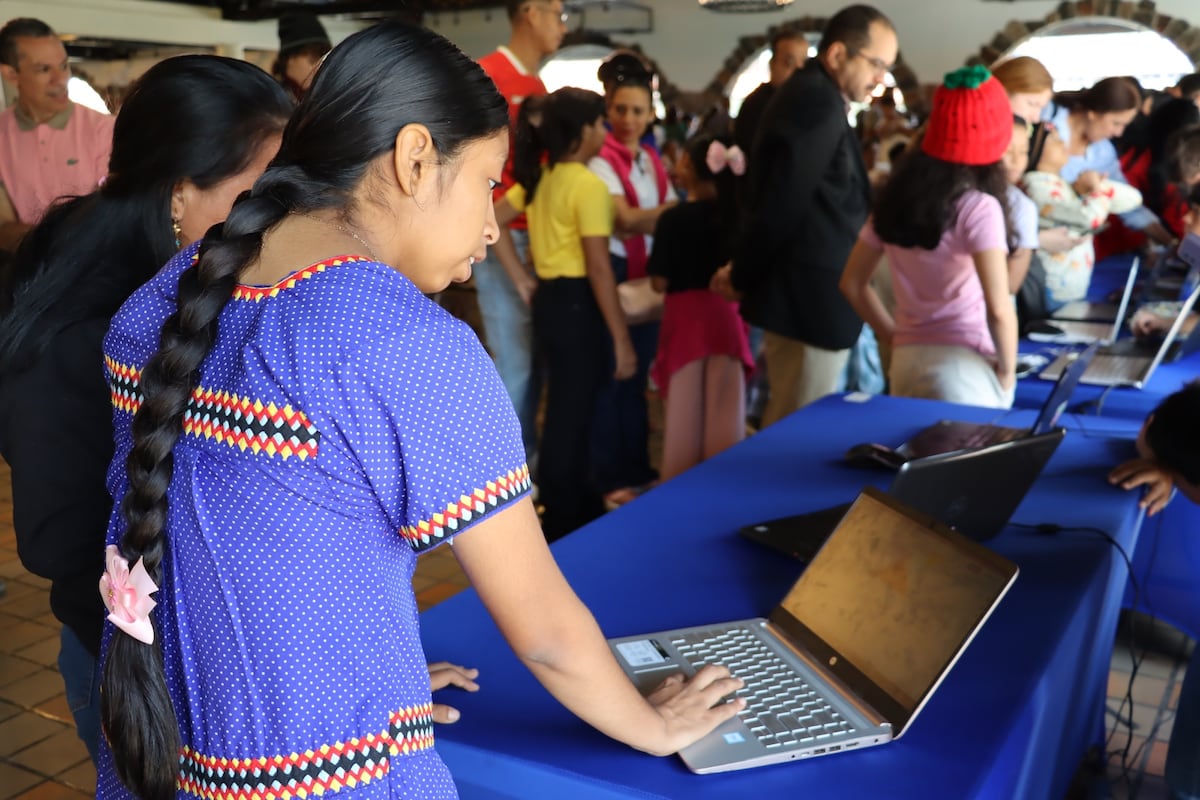 Más de 200 niños cambian las vacaciones por tecnología y programación
