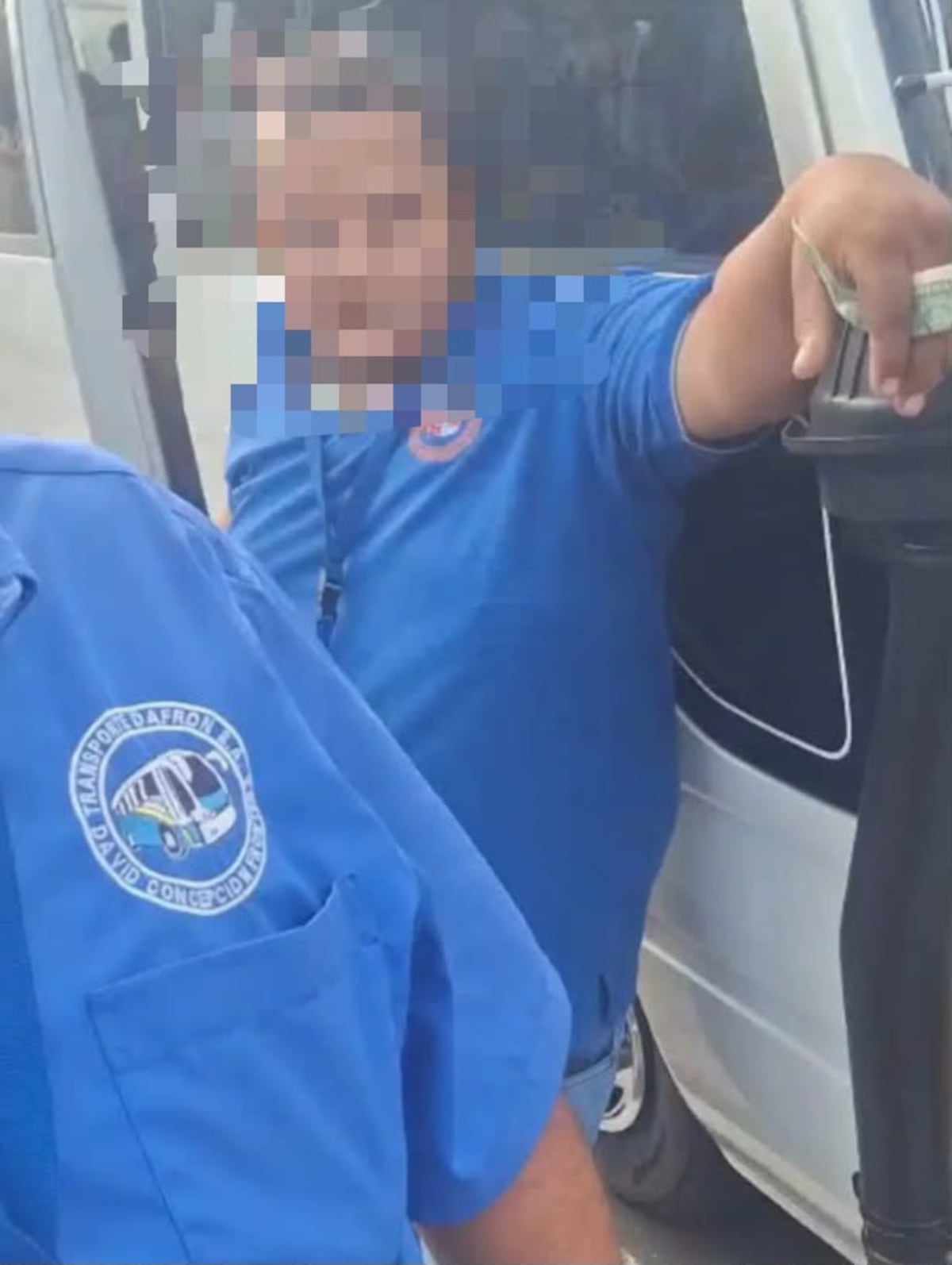 ‘Pavo’ de bus David–Frontera queda sin trabajo tras denuncia por presunto acto de exhibicionismo