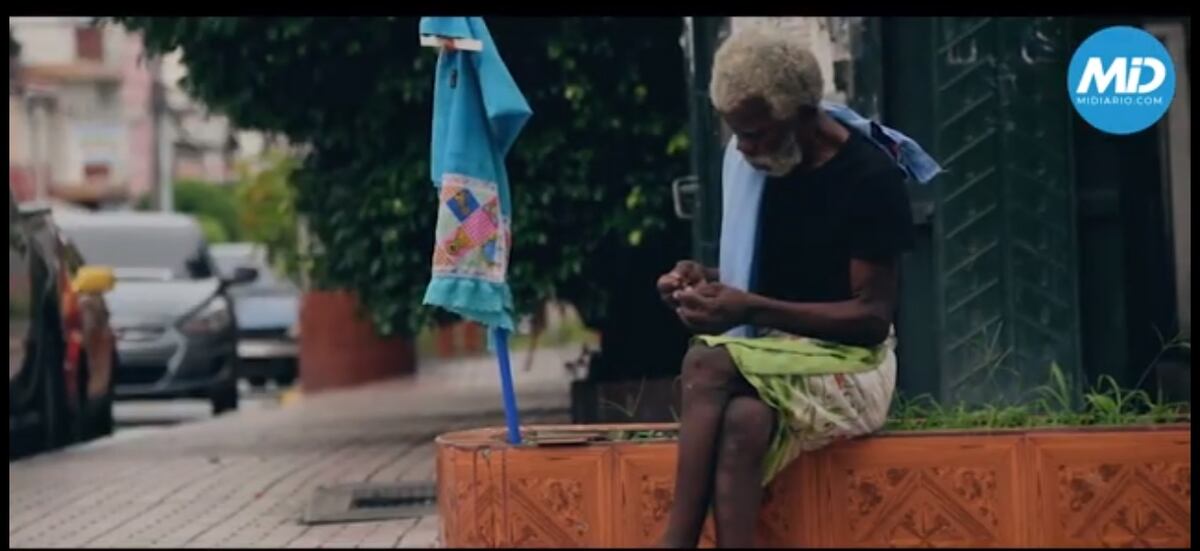 Cruel. Desde que empezó la pandemia muchos abandonaron a ancianos en las calles. Entre la covid-19 y el hambre. Video
