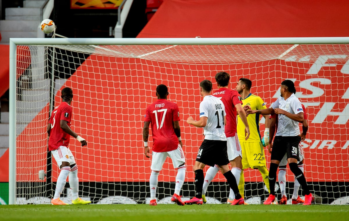 Chorrerano debuta en el Teatro de los Sueños y estrelló un balón el poste. Video