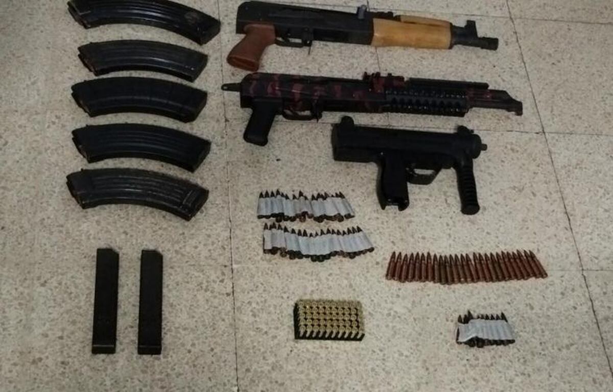 En Bethania. Hallan armas de grueso calibre y municiones en doble fondo de auto