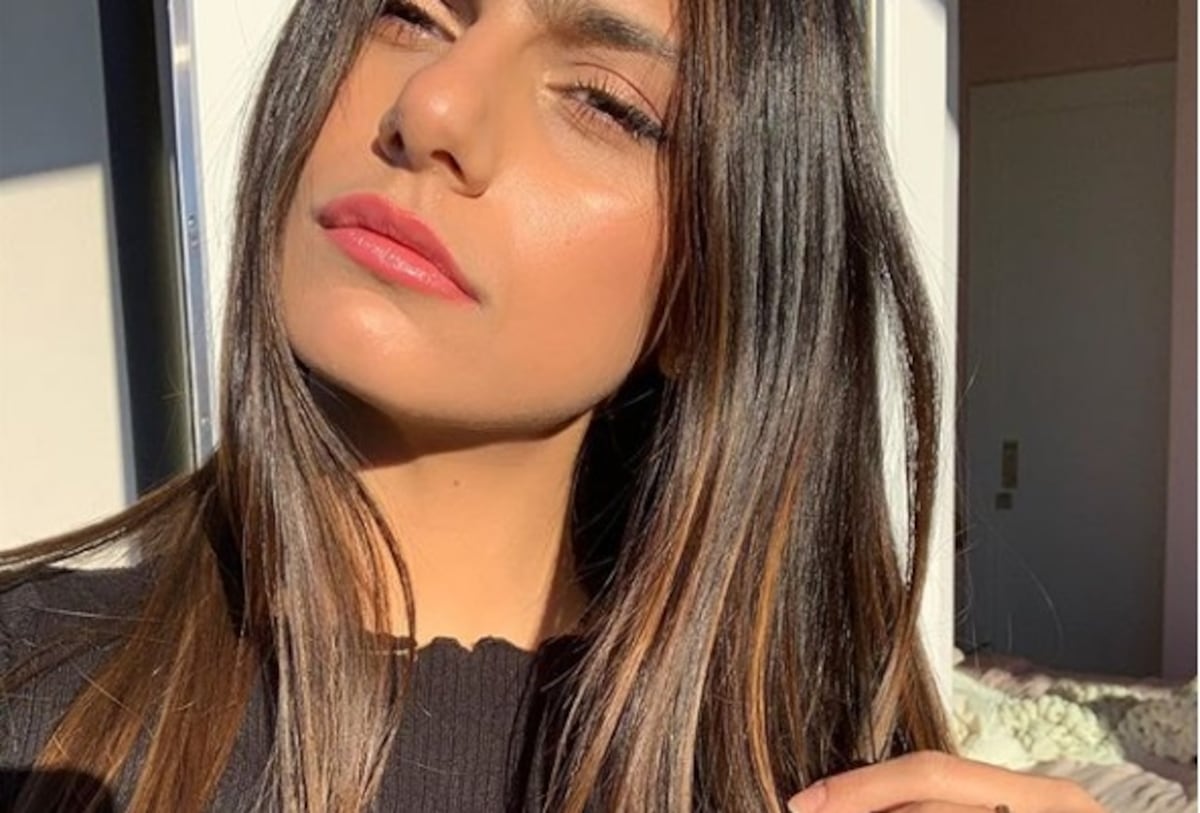 La exactriz  Mia Khalifa lanza calendario con todo y su celulitis