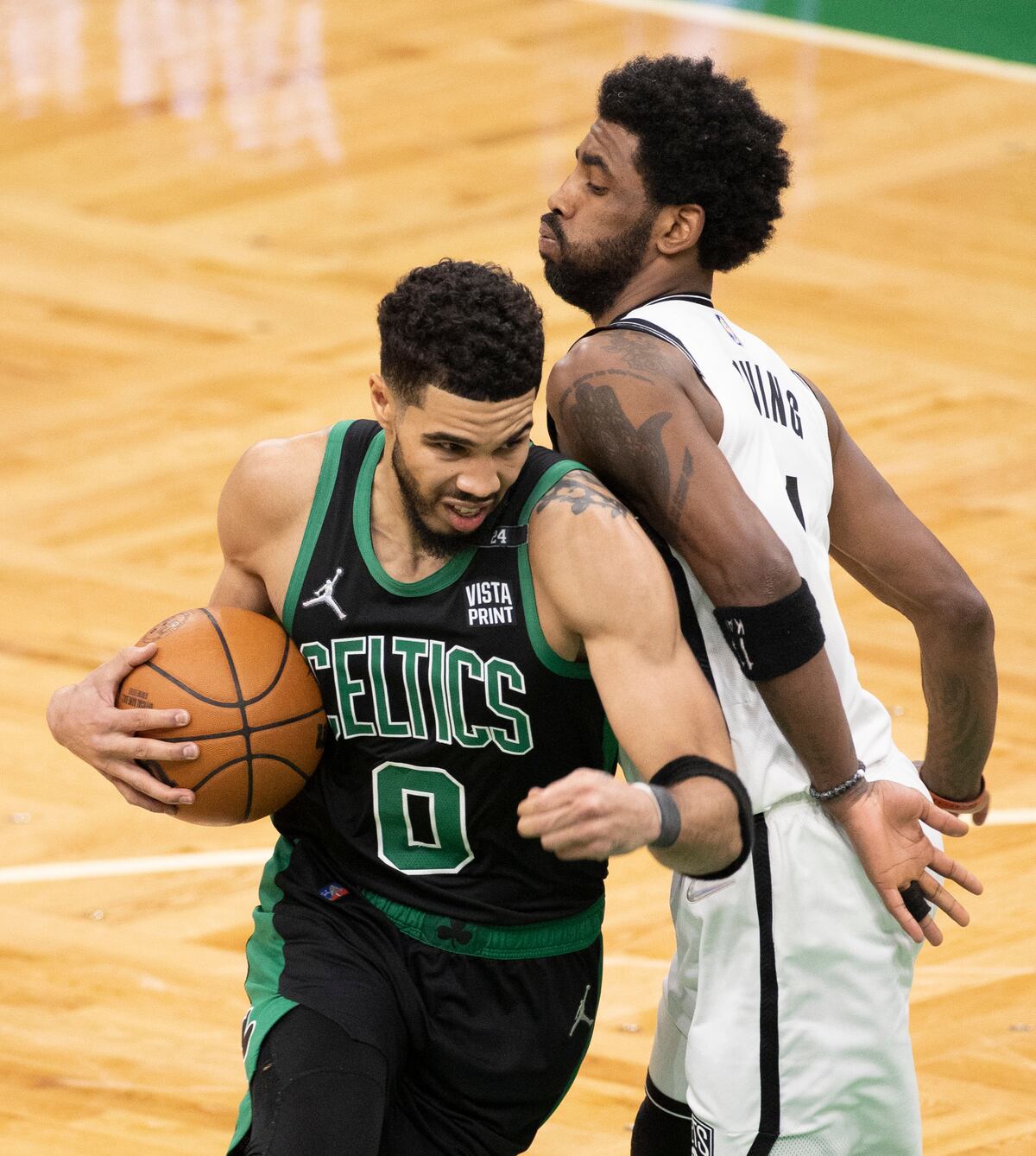 Boston Celtics y Miami Heat inician con victorias sus series de playoff en la NBA. Video.