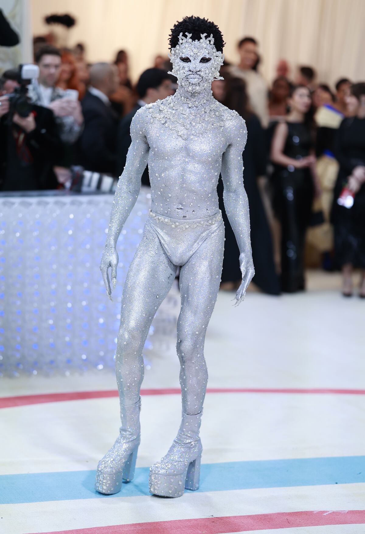 Resumen de la Met Gala: Una cucaracha se roba el ‘show’, disfraces de gatos y la espalda descubierta de Bad Bunny