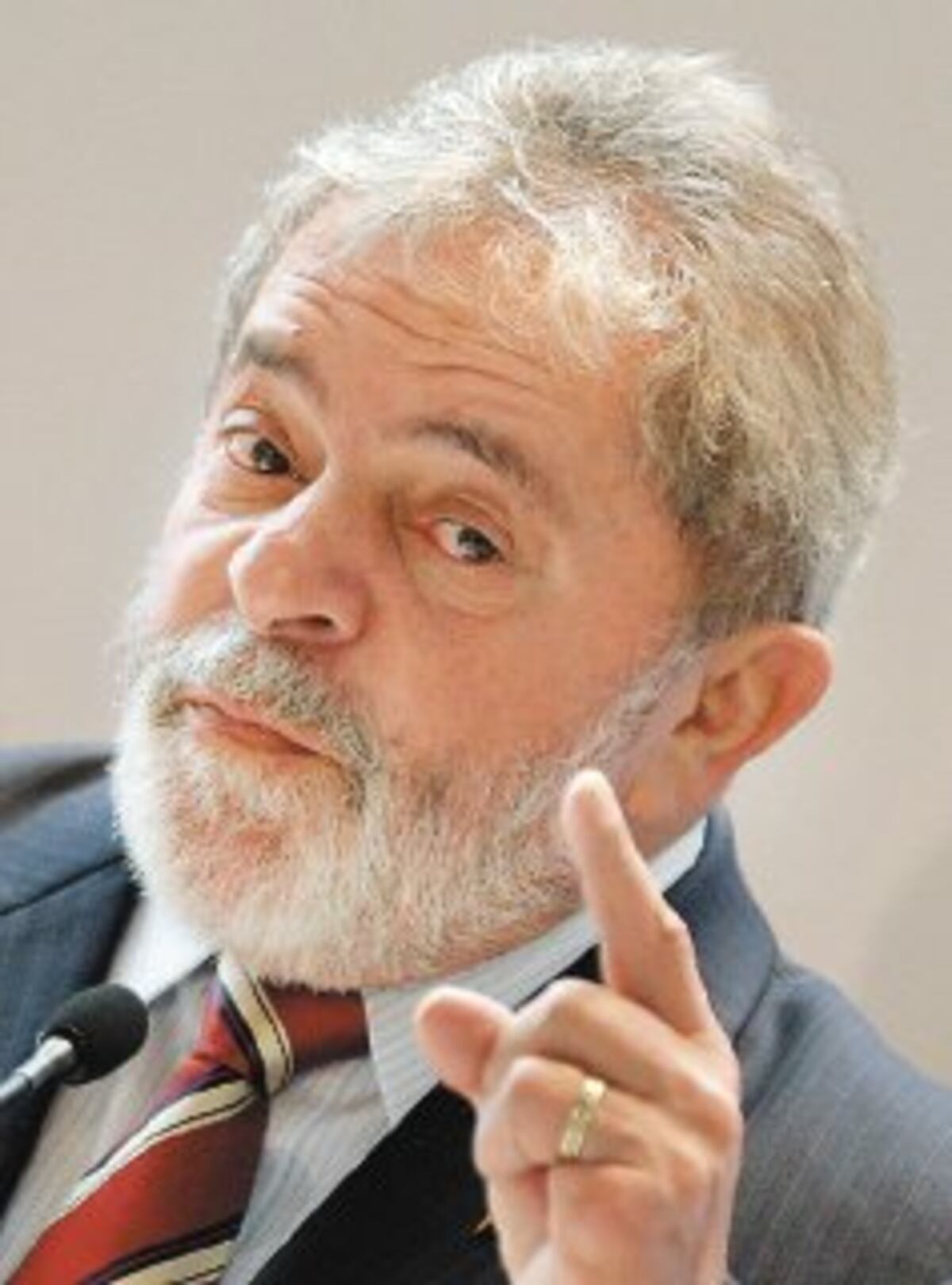 Lula regresa a Brasil tras visitar al papa Francisco