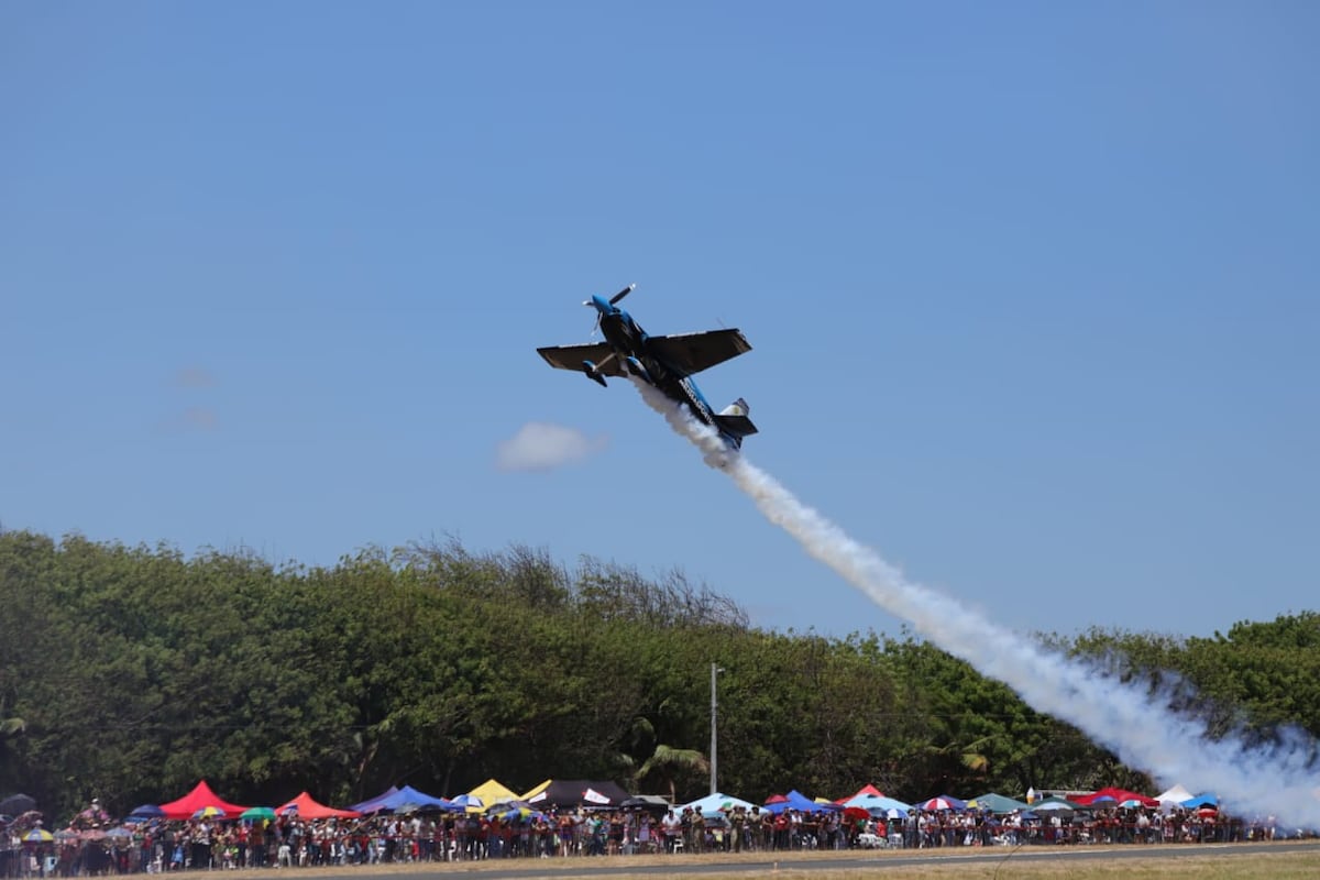 Guararé miró al cielo: festival aéreo reunió a miles con acrobacias de talla mundial