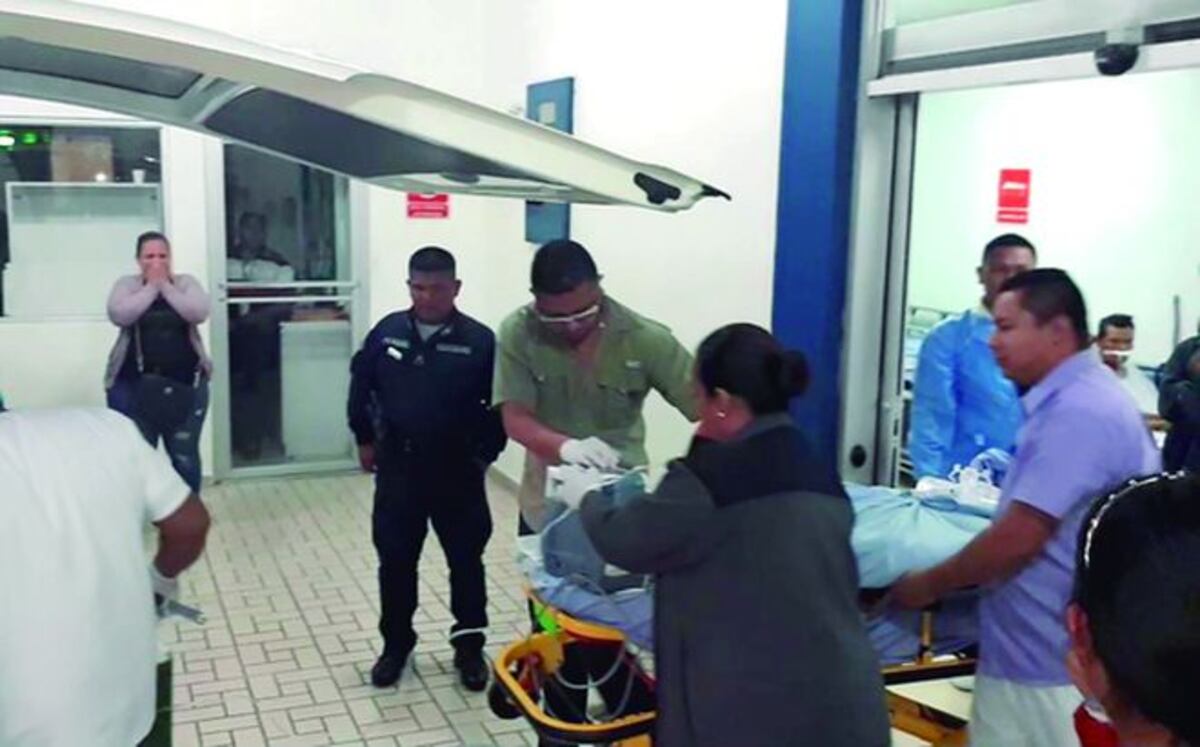 ¡SE LE DISPARÓ! Senafront hiere de un balazo a su compañera en Bocas del Toro