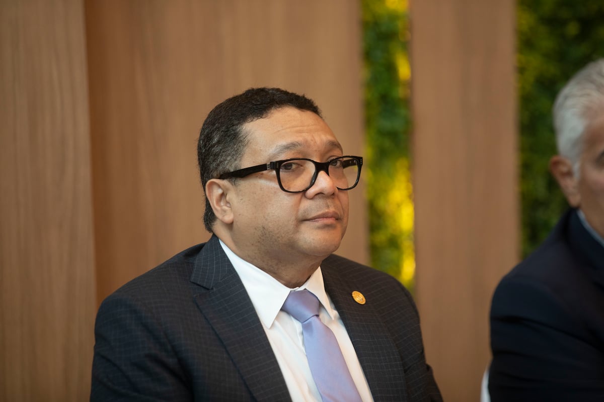 Dino Mon asegura que la CSS opera con normalidad pese al paro médico y llama al diálogo