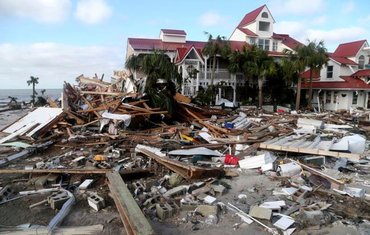 El huracán Michael deja por el momento dos muertos a su paso por Florida