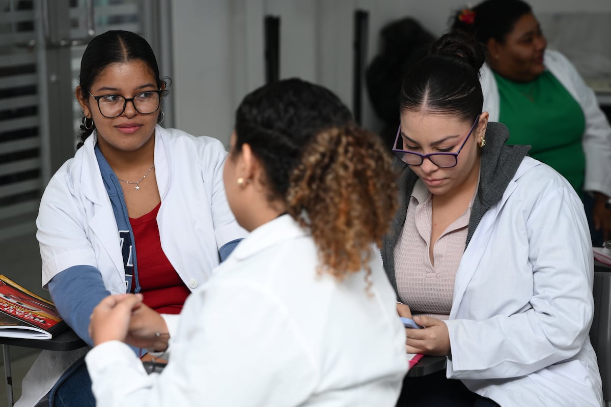 Vocación en práctica: así se preparan las futuras enfermeras de Panamá