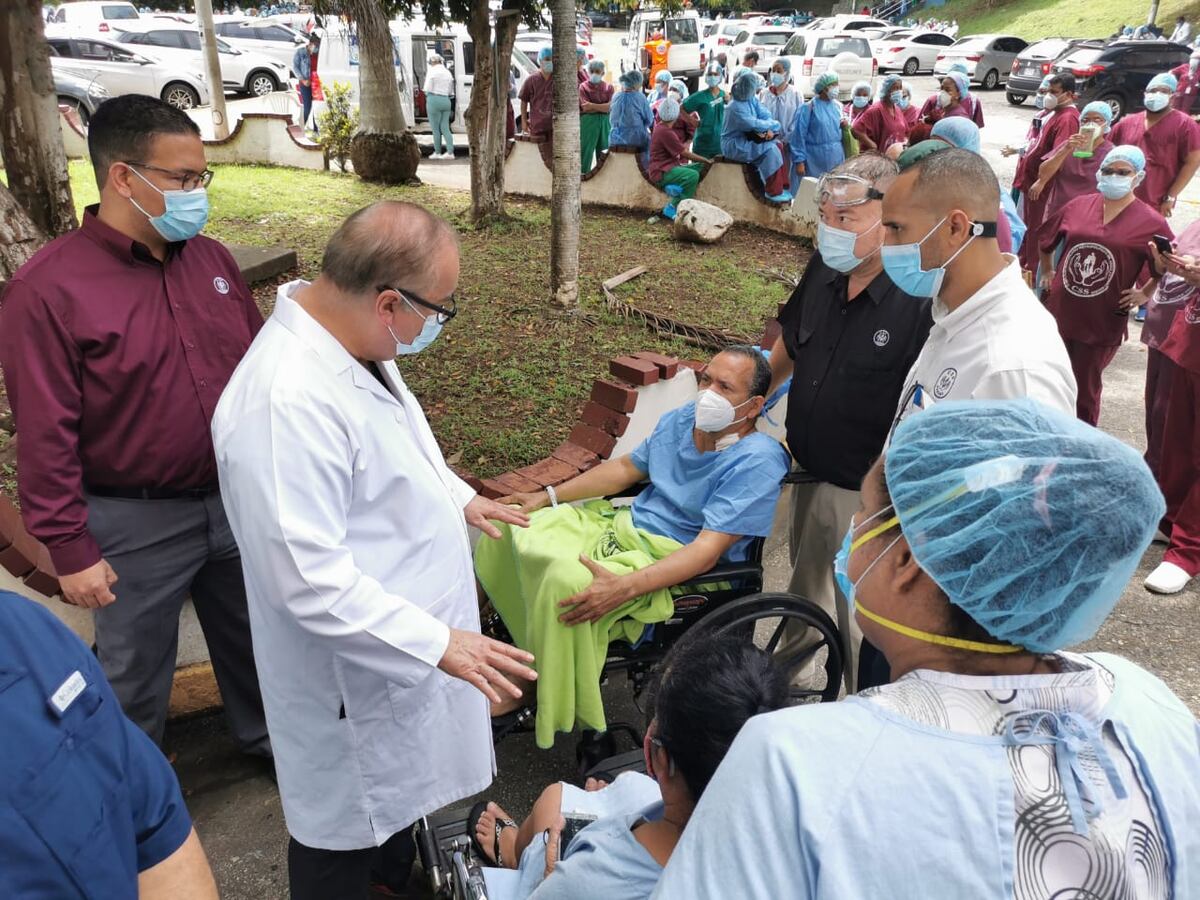 Fuga de gas en el Complejo Hospitalario.  Evacúan parcialmente a pacientes y personal. Bomberos atienden la emergencia. Video