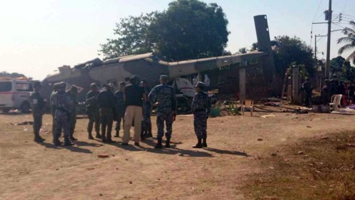 En México cae helicóptero y mueren catorce personas, entre esas una bebé