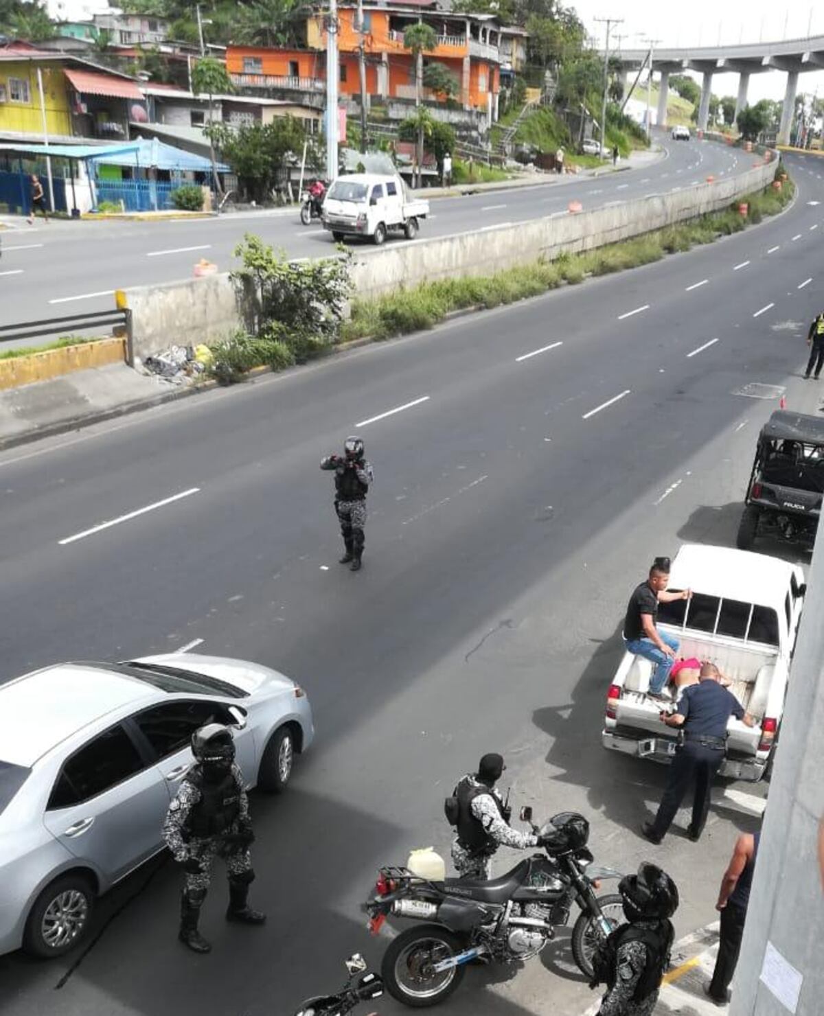Intentan asaltar banco en Campo Limbergh.Tras tiroteo capturan a 4,pero...
