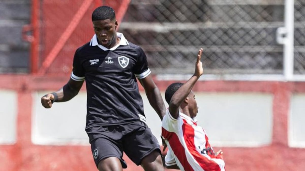 Kadir Barría debuta con Botafogo en la Copa Sudamericana y casi arma la jugada del triunfo en empate ante Caracas