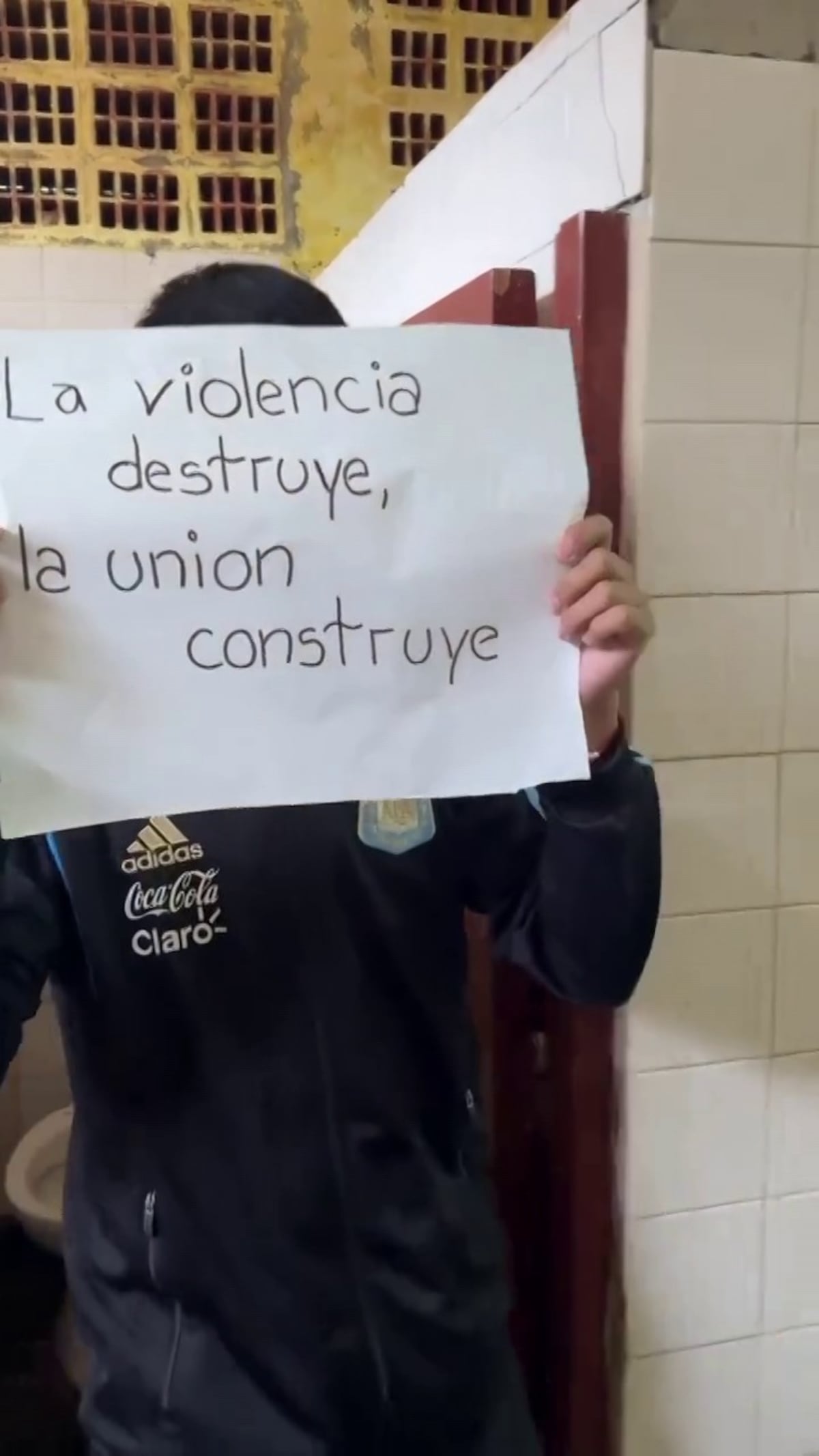 ‘Mañana hay tiroteo’: estudiantes en Argentina alzan la voz con campaña de concientización para frenar amenazas