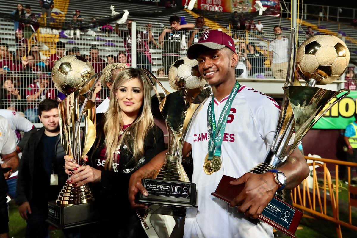 Fidel Escobar, un defensor con características de mediocentro