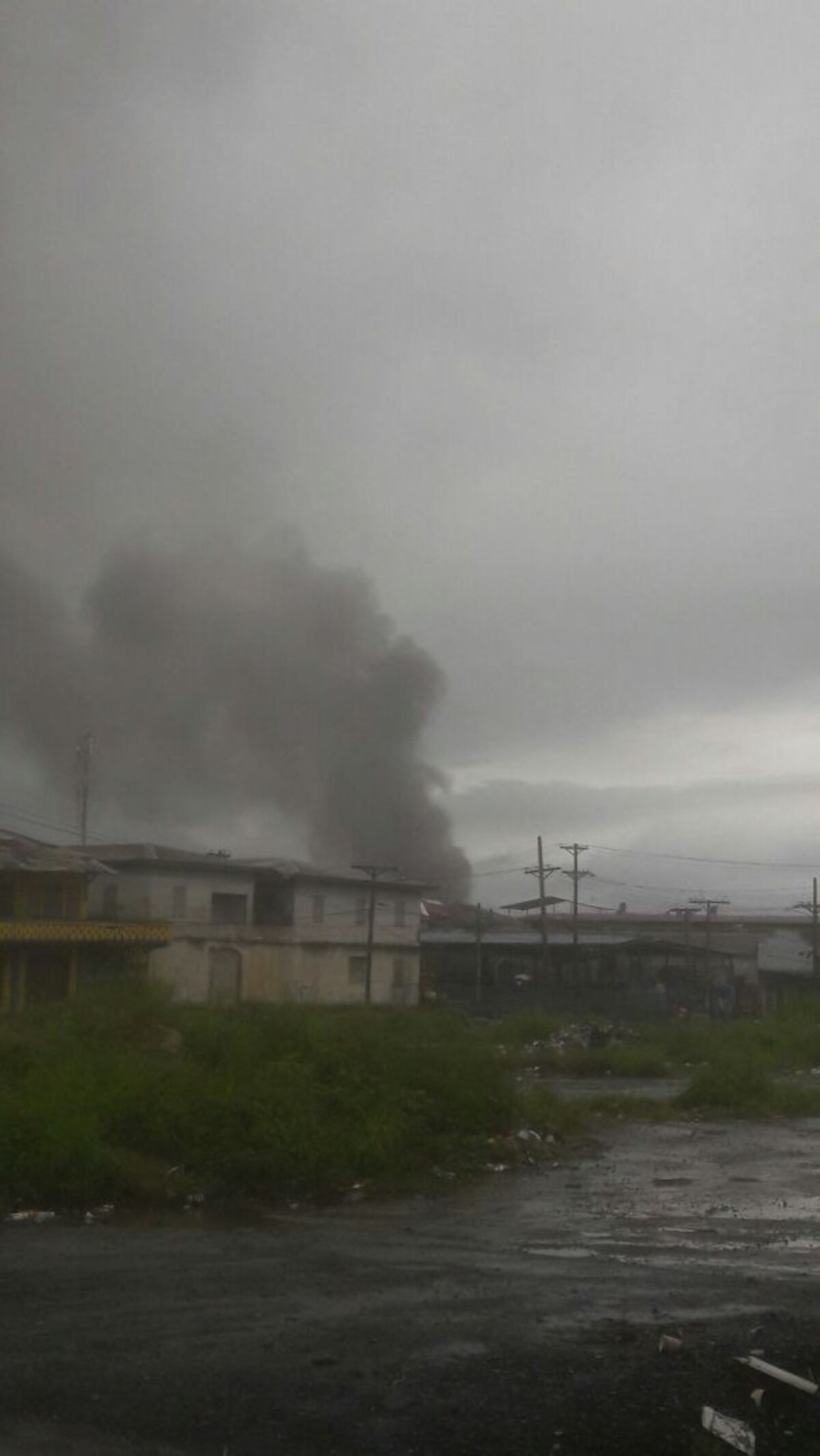 VIDEO| FUEGO EN COLÓN. Se explotan los tanques de gas y las llamas son inmensas