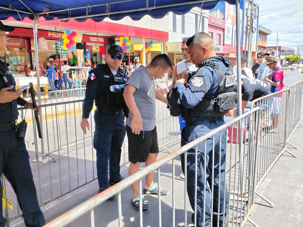 Carnaval 2026 arranca en Santiago con culecos, flow urbano y sol candente