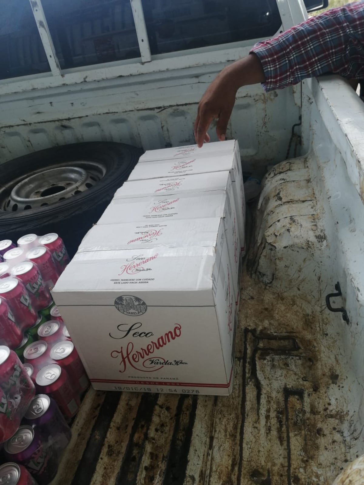 Horror. Retienen vehículo de una Junta Comunal transportando licor