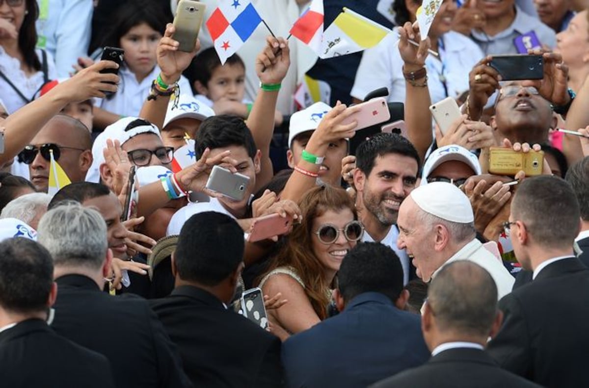 Papa Francisco llega a Panamá y así rompió su protocolo