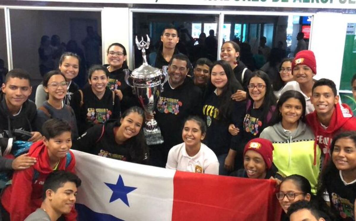 Entre aplausos reciben a delegación del Instituto Chino-Panameño | VIDEO