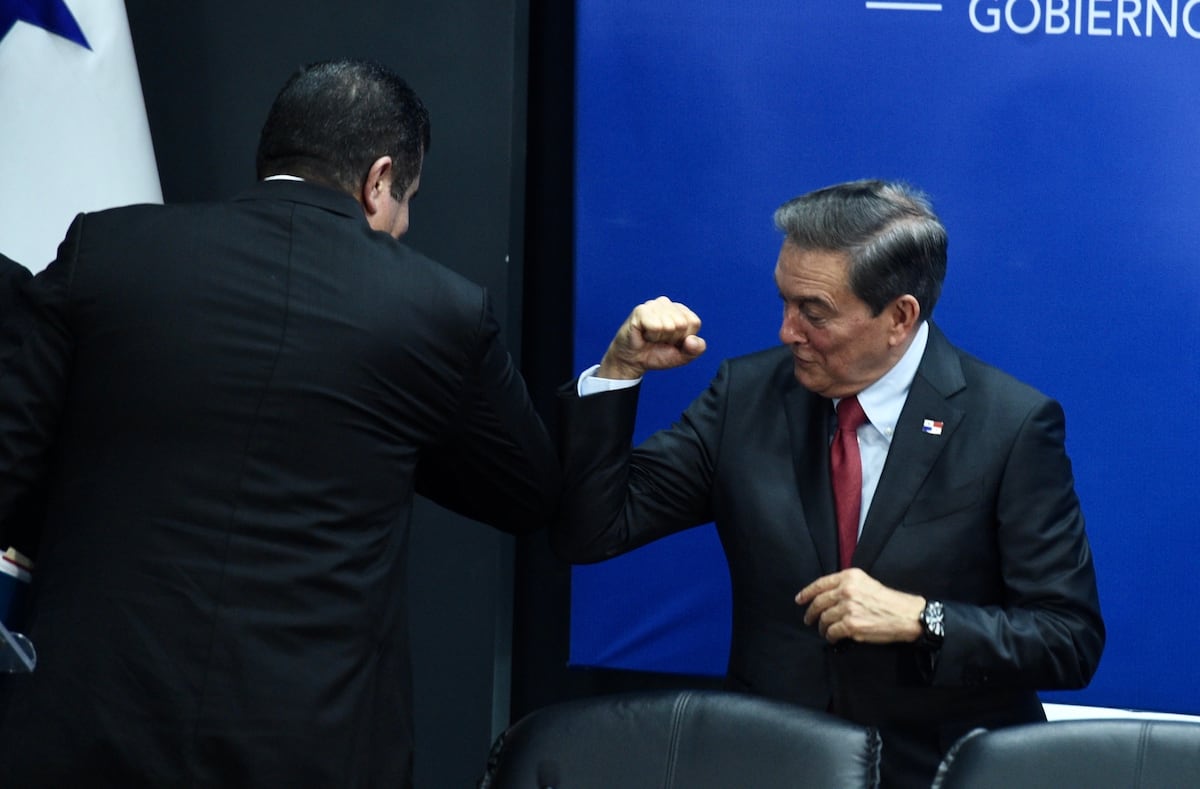 Atención, presidente. Ya basta de saludos de codo. La OMS advierte que no es seguro