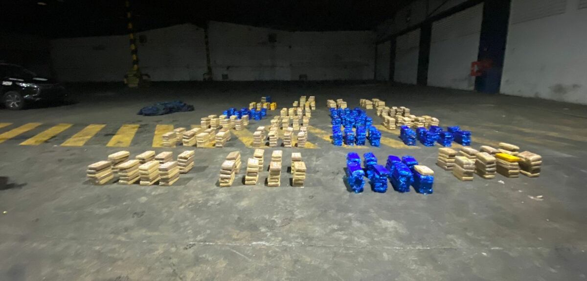 Hallan 864 paquetes de droga en un contenedor en Colón