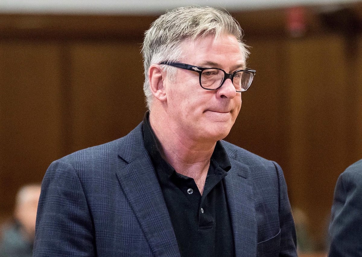 La familia de Halyna Hutchins demanda a Alec Baldwin por negligencia